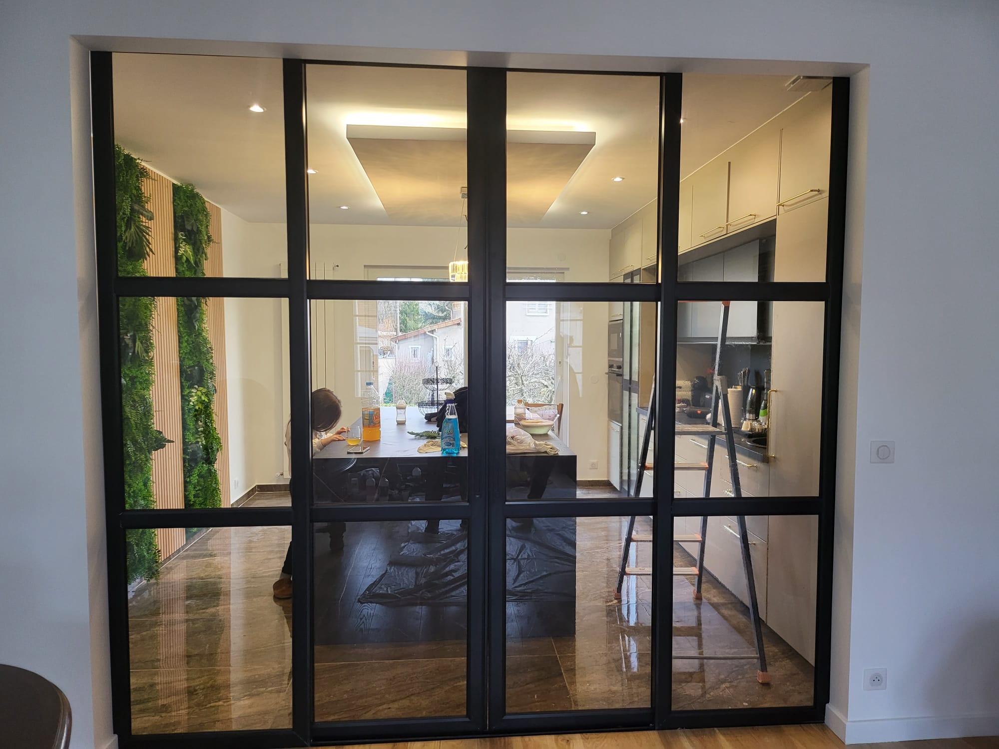 Installation d'une porte-fenêtre de salon - Pro Rénovations