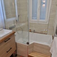 Salle de bain rénovée : Plomberie, carrelage, baignoire