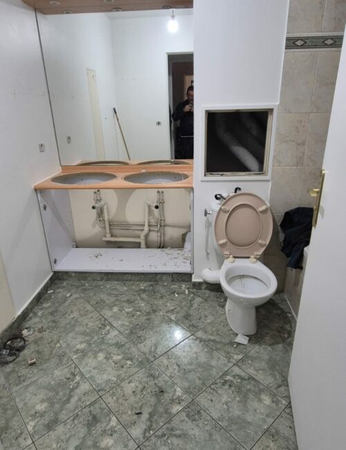 Salle de bain ancienne avant rénovation à Pantin (93)